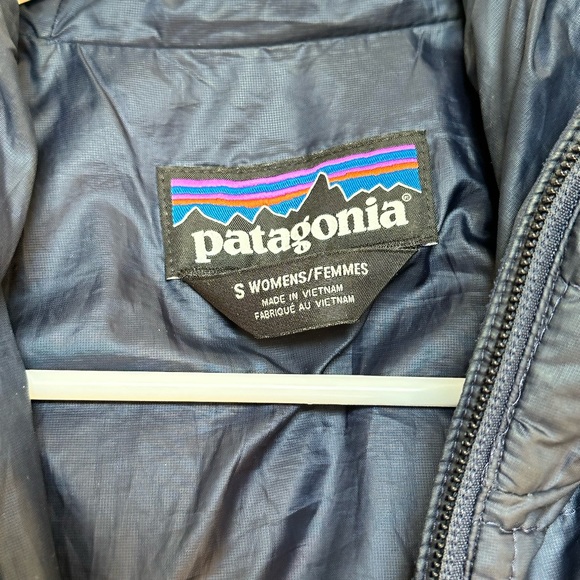 Patagonia Women’s Nano Puff Hoody S, Navy Blue - Picture 3 of 4